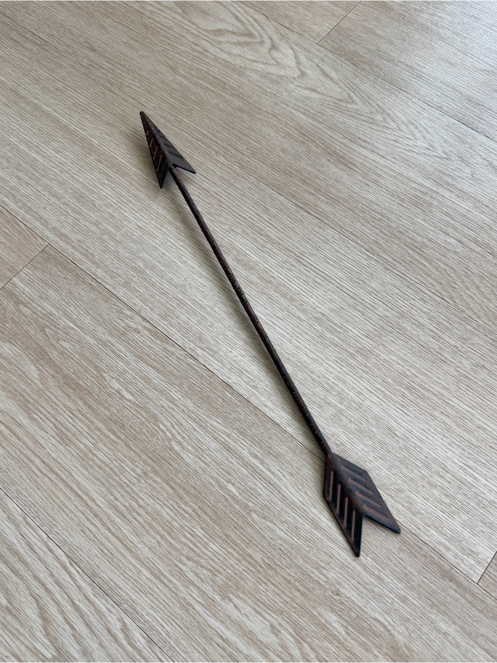 Rustic Style Metal Arrow Wall Hanging Decor 18” Not Used, Great Condition